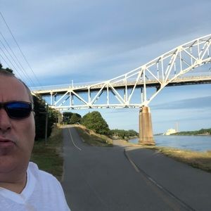 Meet your Posher, Luis